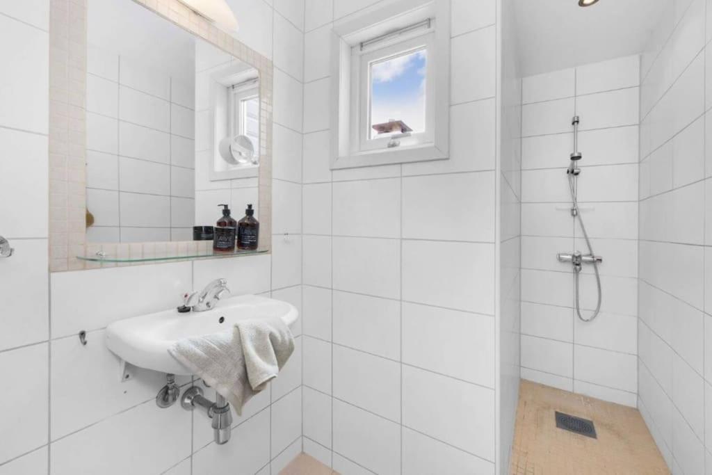 Spacious! 2024 Renovated! 4 Bedrooms! Bergen Esterno foto